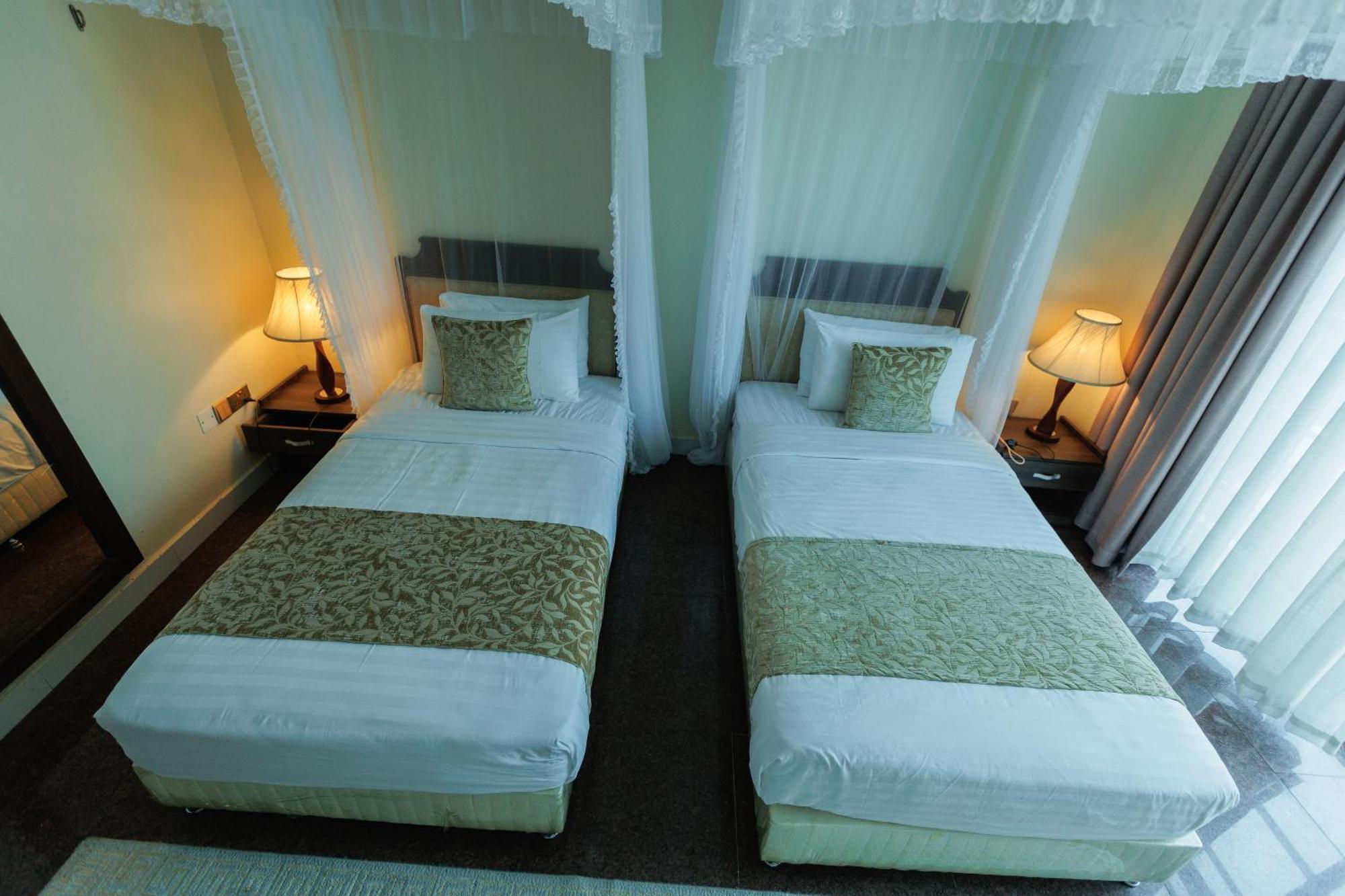 Koki Hotel Kampala Extérieur photo